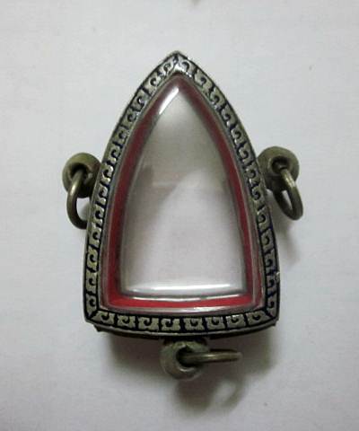 ตลับเงินหลวงปุ่ทวด/พระกริ่งรุปหล่อ/ตามขนาดล้อมพลอยสวยๆ