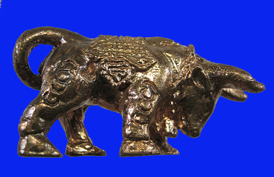 วัวธนู เนื้อทองแดง ล้างอาถรรพ์ ครูบาอุ่น วัดโรงวัว รุ่นแรก ตอกโค๊ดหมายเลข ๒๙๑
