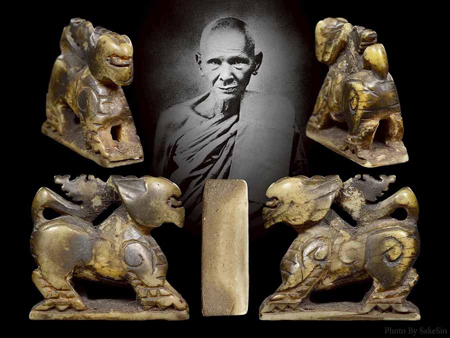 นกสาริกาคู่ไม้แกะหลวงปู่ทิม วัด ละหารไร่