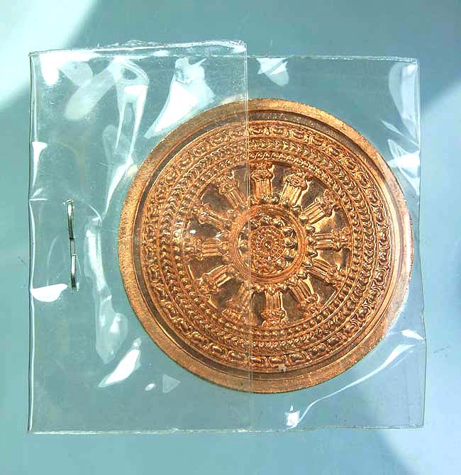 เหรียญรุ่นแรกครุบาผ้าลาย ซองเดิม ครับ