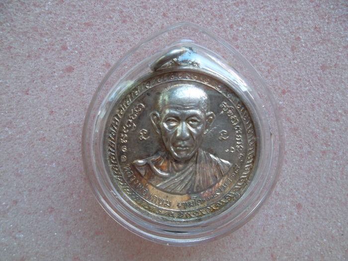 กองพันเชียงราย เนื่้อเงิน ปี 2518  สภาพสวยๆ ผิวไฟเดิมๆ ครับ