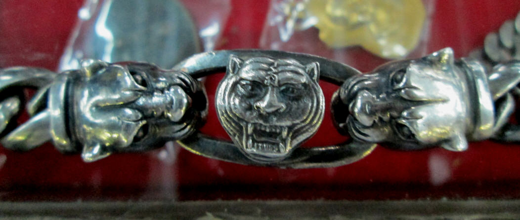 เลทเงินหน้าเสือคู่มหาอำนาจ หลวงพ่อเปิ่นวัดบางพระ นครปฐม น้ำหนัก 6 บาทเศษ