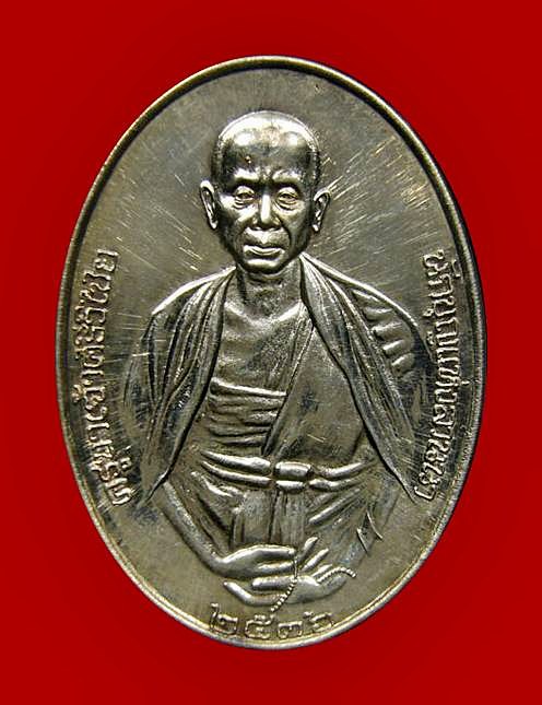 ครูบาเจ้า ปี36 เนื้อเงิน เป็นพระรองงานบิ๊กซี  อยากเป็นพระเอกกะเขาบ้างจัง 