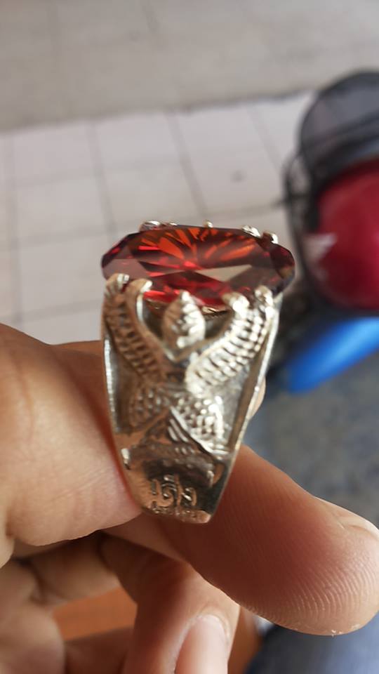  แหวนพญาครุฑ หลวงพ่อเส็ง วัดบางนา รุ่นแรก ปี ๒๕๒๒ พลอยแดงเนื้ออัลปาก้า
