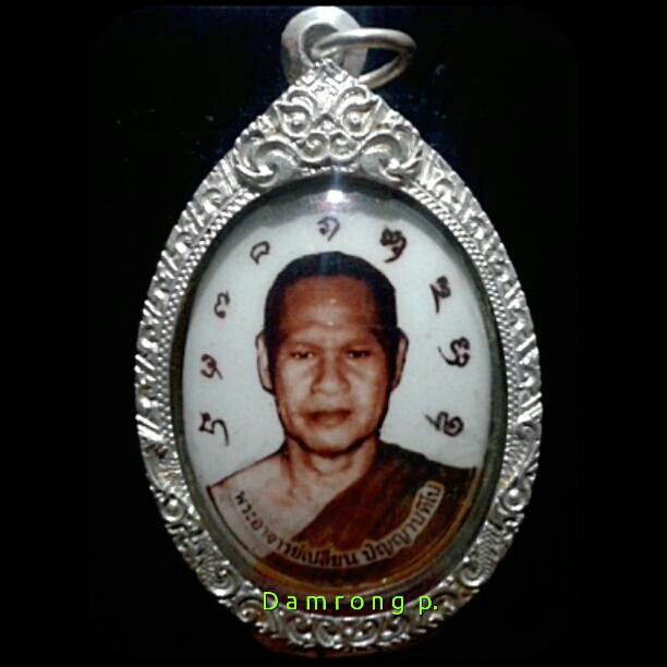 ล๊อกเก็ตพระอาจารย์เปลี่ยน ปี42  ฉากขาว เลี่ยมกันน้ำในเงินพร้อมใช้
