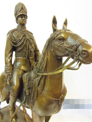  เคาะเดียว 5900 สมเด็จพระจุลจอมเกล้าเจ้าอยู่หัวรัชกาลที่5ท รงม้า สูง 23 นิ้ ว ฐานกว้าง 17 นิ้ว( ทองเ