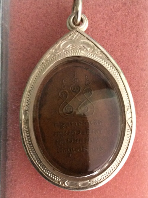 หัวชิดขอบ เลี้ยมเงิน