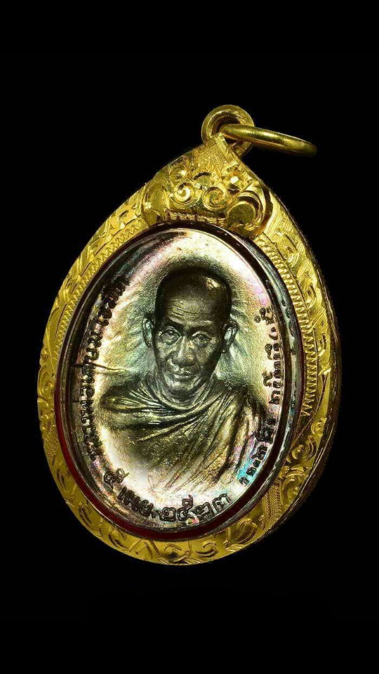 เหรียญ **.ภปร.** เนื้อเงิน (พิมพ์เล็ก) พร้อมเลี่ยมทองคำเเท้ สวยครับ (11,500)