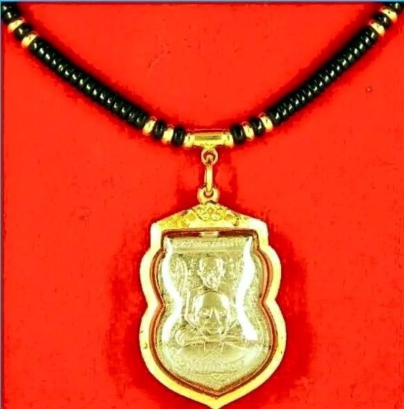 สร้อยกะลา+ เม็ดทองแท้10 เม็ด+แท่งทองคำแขวนพระตรงกลางอีก1 ตัวหมุนเป็นไม้งิ้วดำไม่แพงคับ