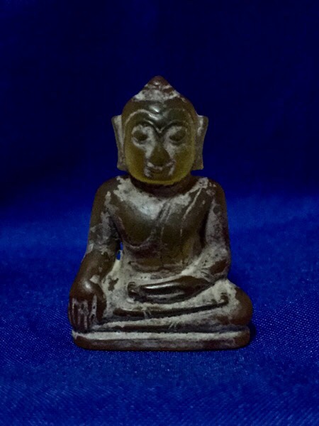 พระหินจุยเจียร กรุอด ศิลปะลังกาวงศ์ พระสวยสมบูรณ์ไม่มีหักซ่อม น่าตัก1นิ้ว สูง1นิ้วครึ่ง ไซห้อยคอกำลั