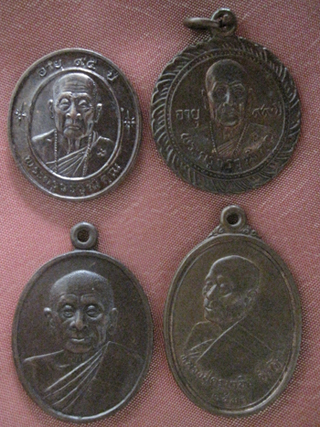 ครูบาอิน ยกชุด