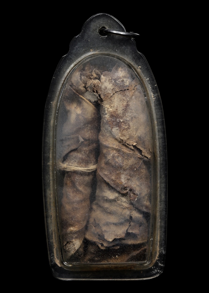 เครื่องรางแปลก