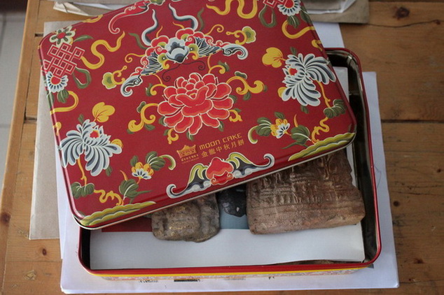รับ MOON CAKE สักชิ้นไหมครับ
