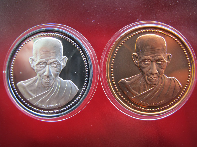 เหรียญเพิร์ช เมตตา บล๊อคเยอรมัน ในตลับ2เหรียญ ทองแดง+เงิน เค าะเดียว