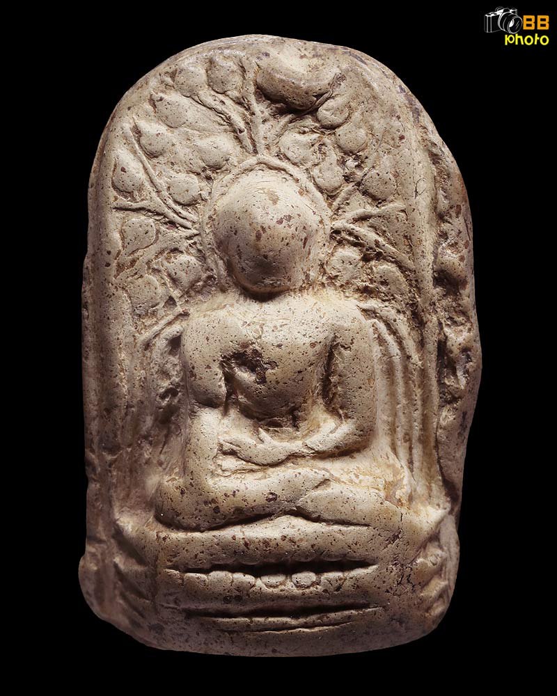 พระคงลําพูน สีพิกุล พระใหญ่จําโบ้ เท่าหัวแม่มือ พระไม่มีซ่อม