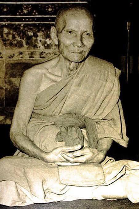 ตลับยาหม่องหลังหนังเสือหลวงพ่อเต๋