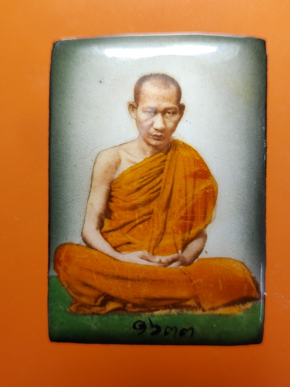 ล็อกเก็ต หลังพระผงเนื้อข้าวก้นบาตร ปี 35 ลพ เกษม เขมโก ฝังตะกรุดทองคำ หมายเลข 1633