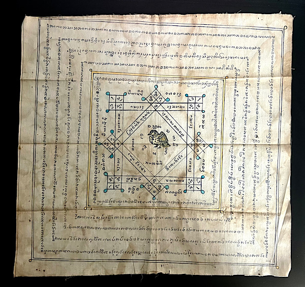 ผ้ายันต์เขียนมือนกคุ้มกันภัย น่าน