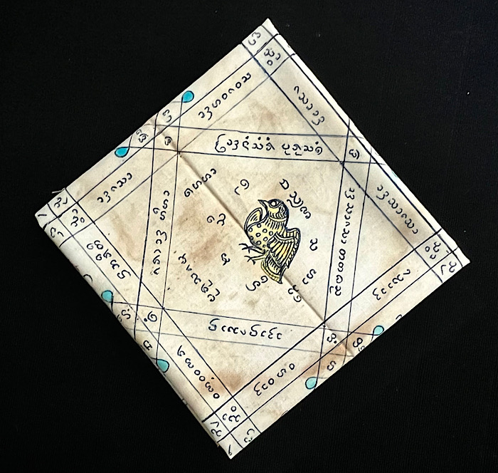 ผ้ายันต์เขียนมือนกคุ้มกันภัย น่าน