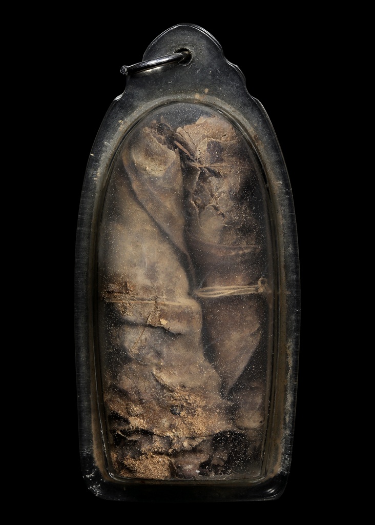 เครื่องรางแปลก