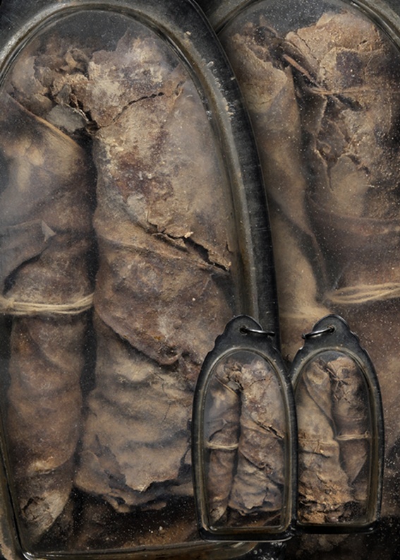 เครื่องรางแปลก