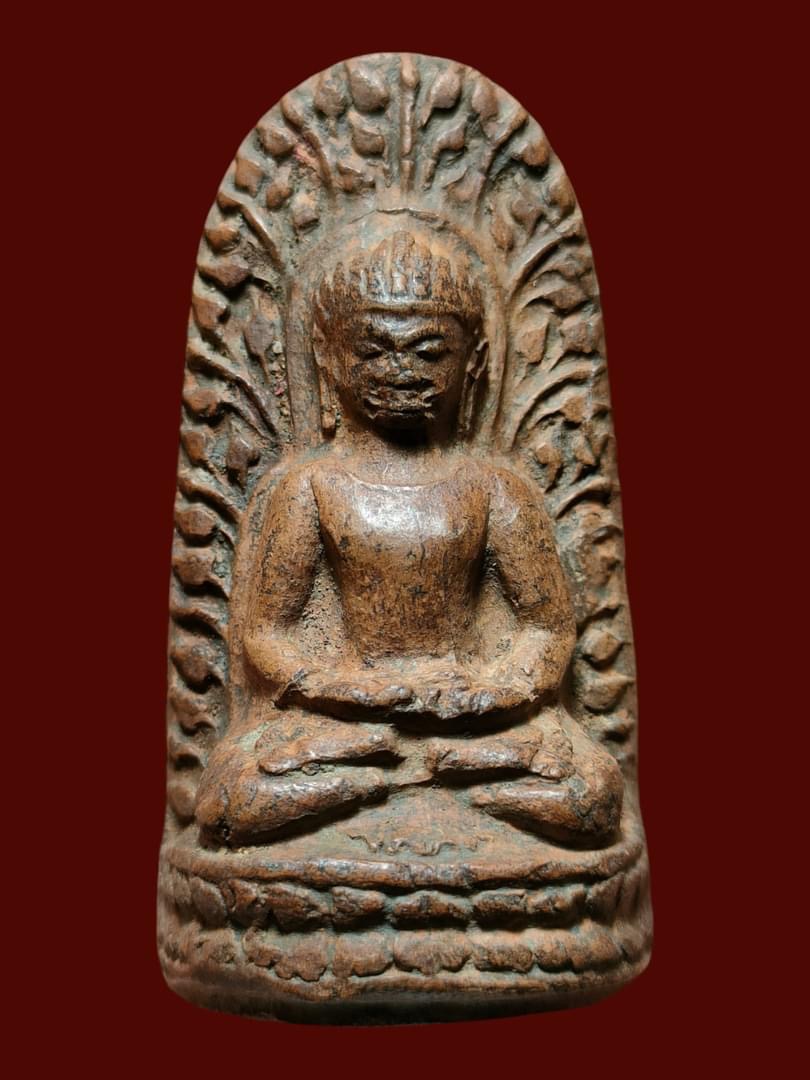 พระลือชัยไตรมาสหลวงปู่แหวน เลี่ยมเงิน