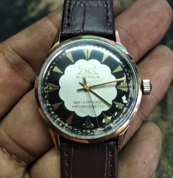 นาฬิกา ไขลาน หน้าทองเค  สวย เดิมๆใช้ได้ปกติ ราคาไม่แพงครับ