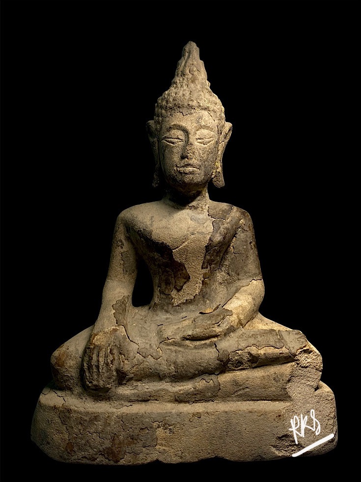 พระพุทธรูปหินทรายสกุลช่างพะเยารักทองเก่า