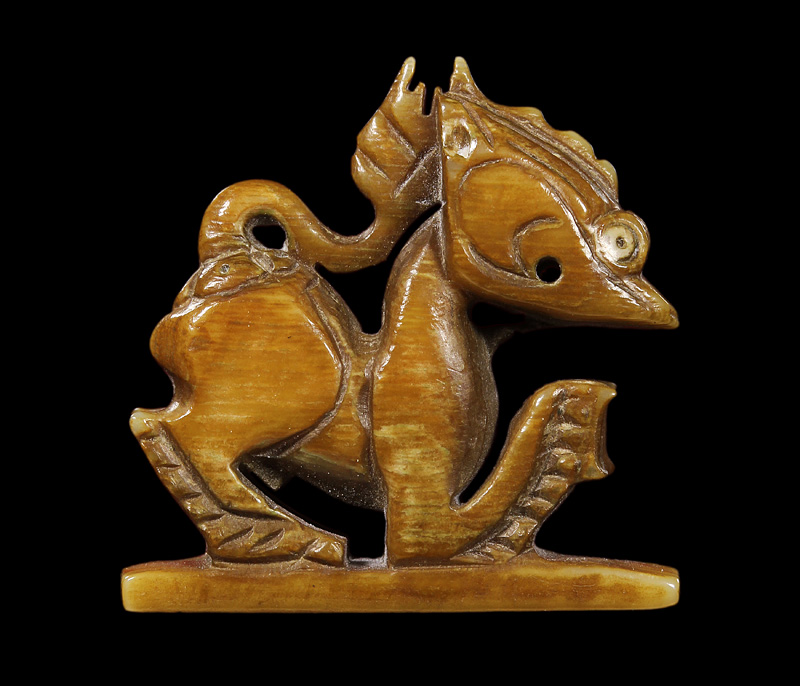 คชสิงห์งาแกะ หลวงพ่อเฮง สวย ฐานยาว 2.ซม.