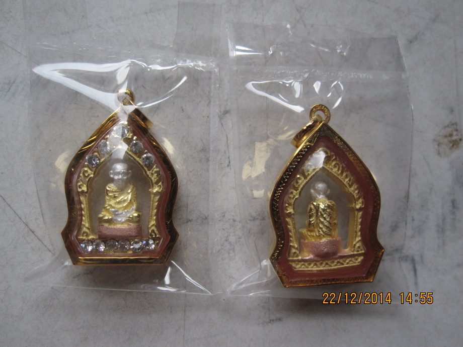 ลอยองค์ ฐานกนก ยกซุ้ม
