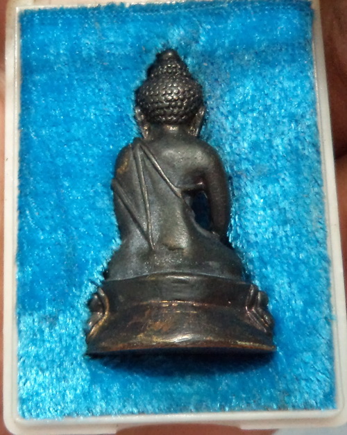 กริ่งครูบาอินรุ่นแรกนวะ ดำๆครับ