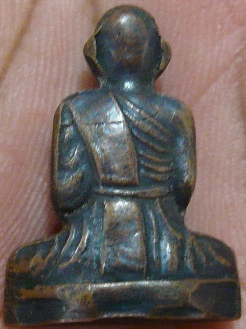 ครูบาชุ่มนวะเคาะเดียว....บ่าร้าวนิยมครับ