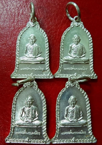 ระฆังจิ๋วมหาลาภ เนื้อเงิน ปี38 สวยๆ หายากครับ ราคาเบาๆ สร้าง 1,000 องค์