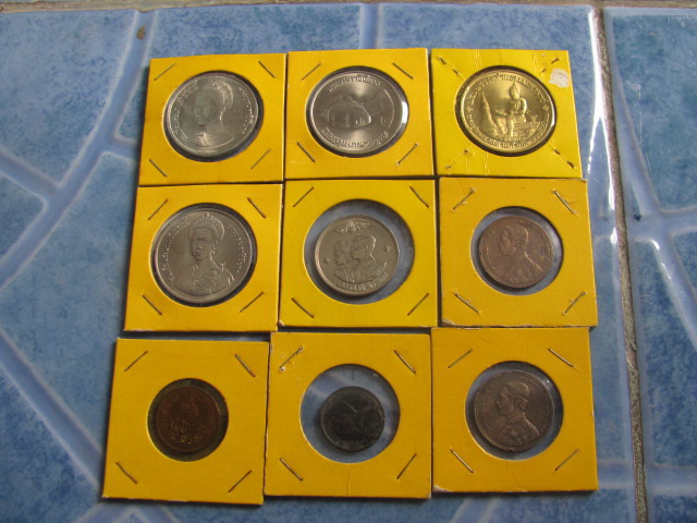เหรียญที่ระลึก ร.5  ร.9 สมเด็จพระนางเจ้าและพ่อขุนรามคำแหง  จำนวน  9  เหรียญ