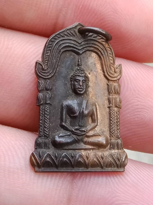 เหรียญพระแก้วมรกตลำปาง วัดหัวข่วง จ.ลำปาง ปี 2514 ลพ.เกษม ปลุกเสก 