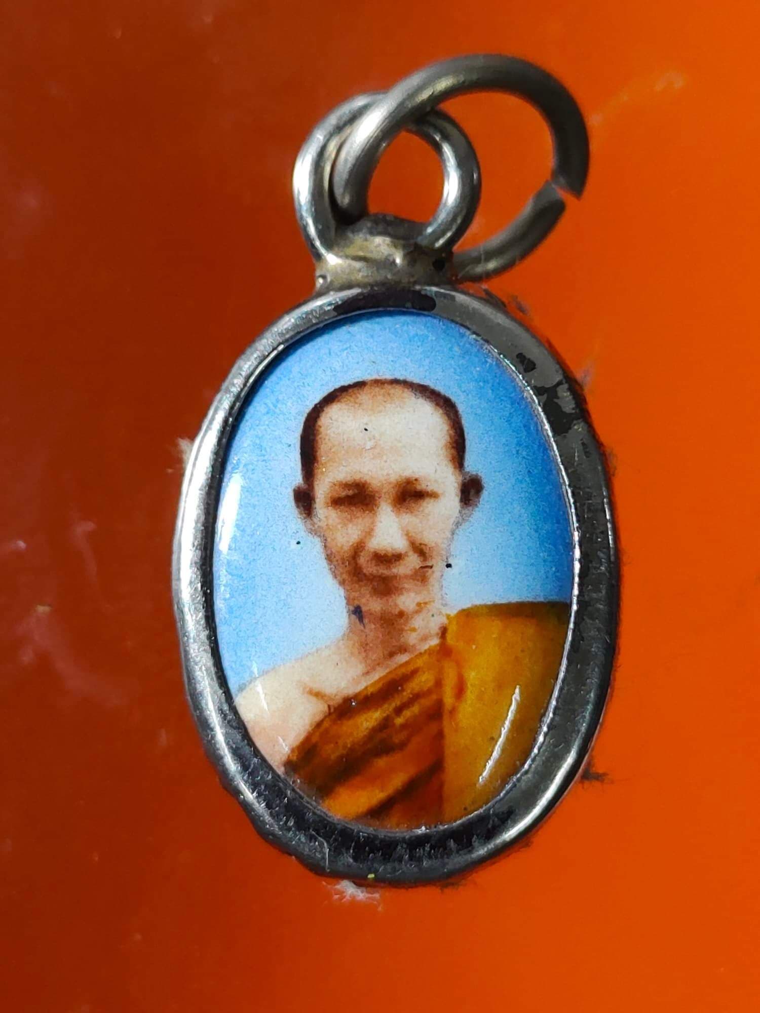 ล็อกเก็ตพิมพ์เล็ก หลวงพ่อเกษม เขมโก ไม่ทราบปี