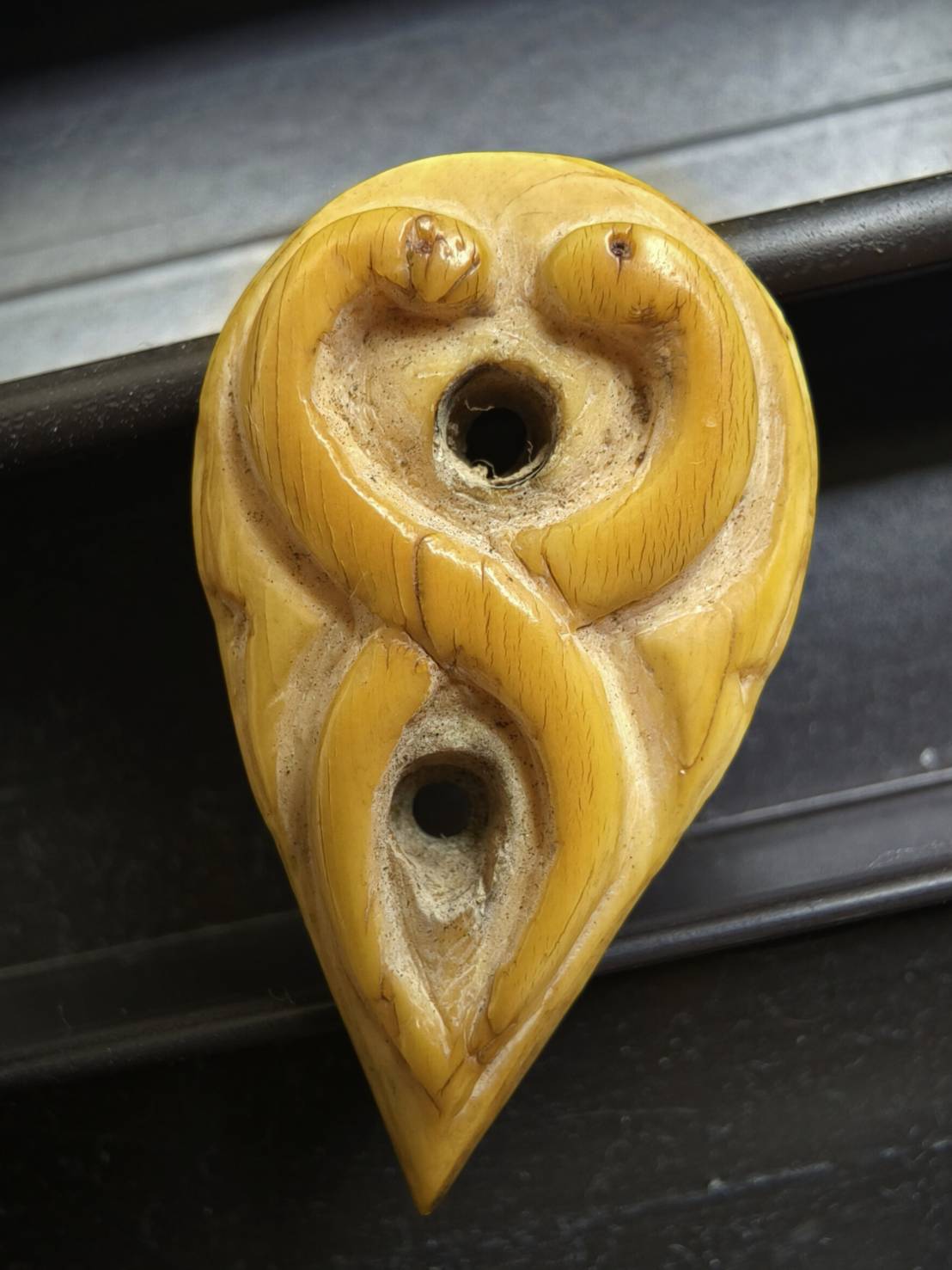 พญานาคเกี้ยวงาแกะเก่า