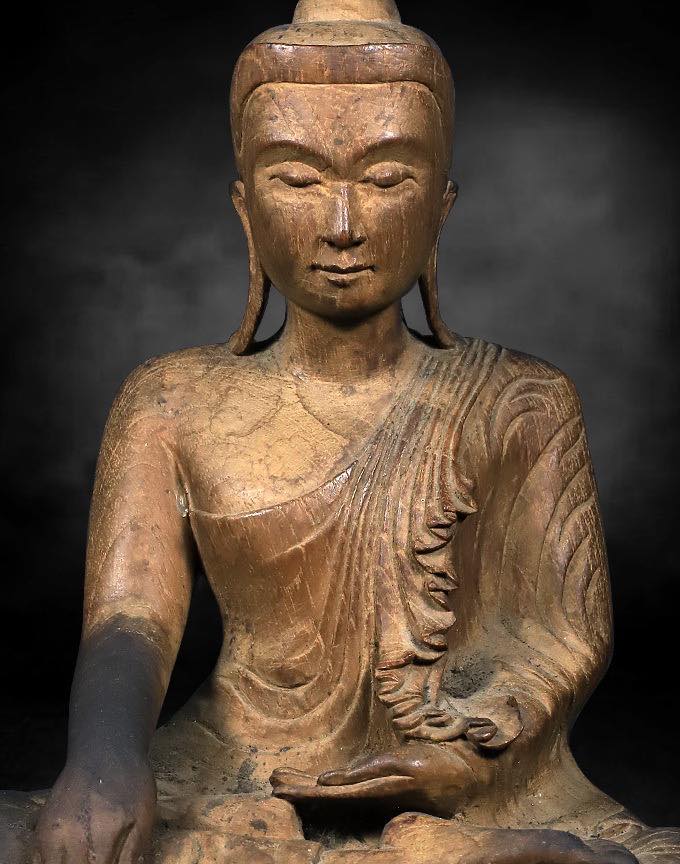 พระพุทธศิลปะมันฑะเลเนื้อไม้หอม