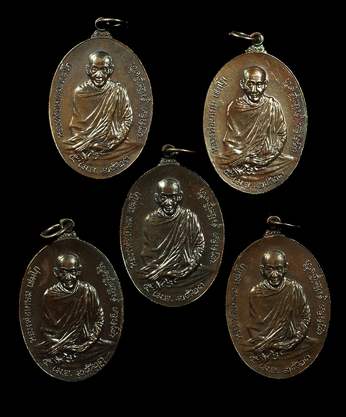 เหรียญ ภปร.บล๊อคนิยมพิมพ์ใหญ่มากเป็นชุด 5 เหรียญ สวยๆทั้งนั้นเลยครับ