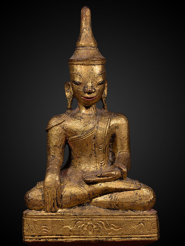 พระพุทธรูปไม้แกะศิลปะไทยลื้อ