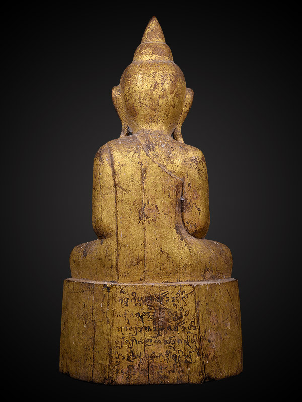 พระพุทธรูปไม้แกะศิลปะไทลื้อผสมไทยใหญ่