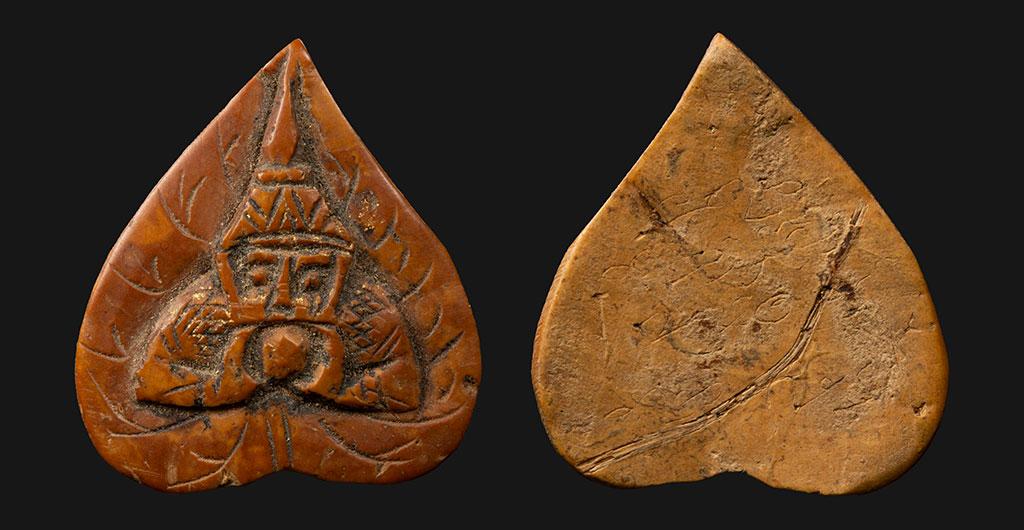 กะลาราหูเผือกสีทองแกะโบราณ