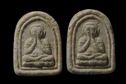 พระปิดตารุ่นแรกครูบาสร้อยสภาพสวยๆ2องค์