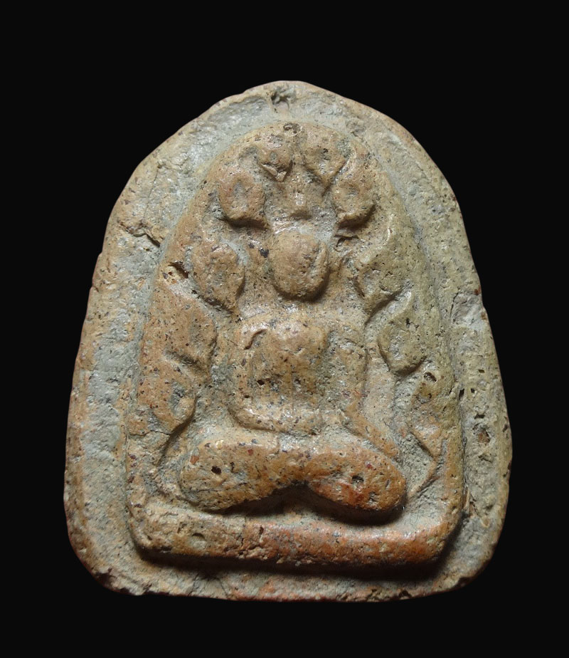 พระกรุวัดราชนัดดา พิมพ์เล็บมือสดุ้งกลับ 