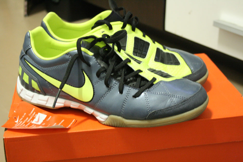 nike t90 studs