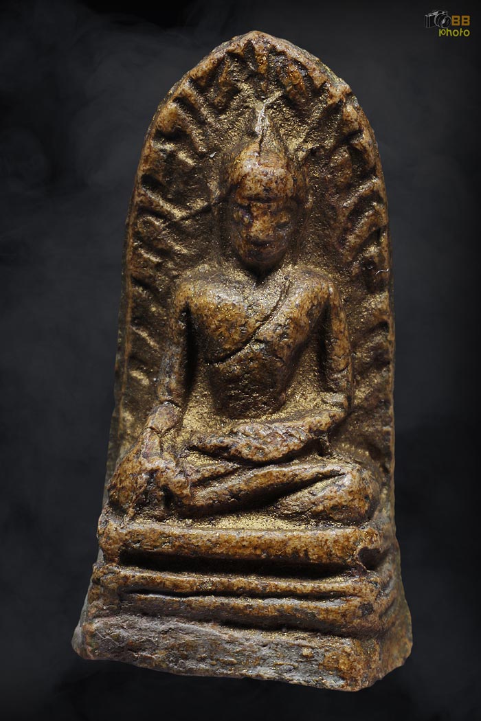 พระรอดวัดพระสิงห์ พิมพ์ใหญ่หูขีด