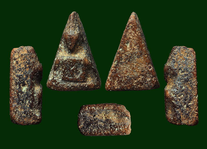 พระนางพญา พิษณุโลก พิมพ์อกนูนเล็กมีภาพประกอบอยู่ด้านล่างครับ