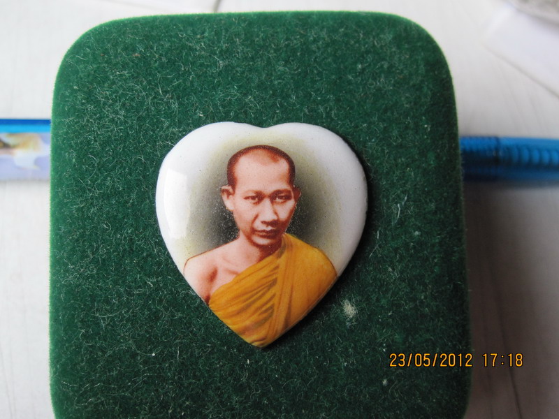 ล็อกเก็ต หลวงพ่อเกษม รูปหัวใจ