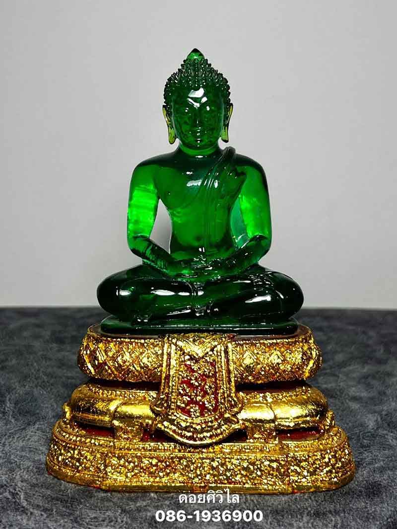 พระแก้วมรกตหลวงปู่ครูบาชัยยะวงศาพัฒนา วัดพระพุทธบาทห้วยต้ม สวยเดิมๆ ปี 2518 ขนาดหน้าตัก 3 นิ้ว ฐาน4.