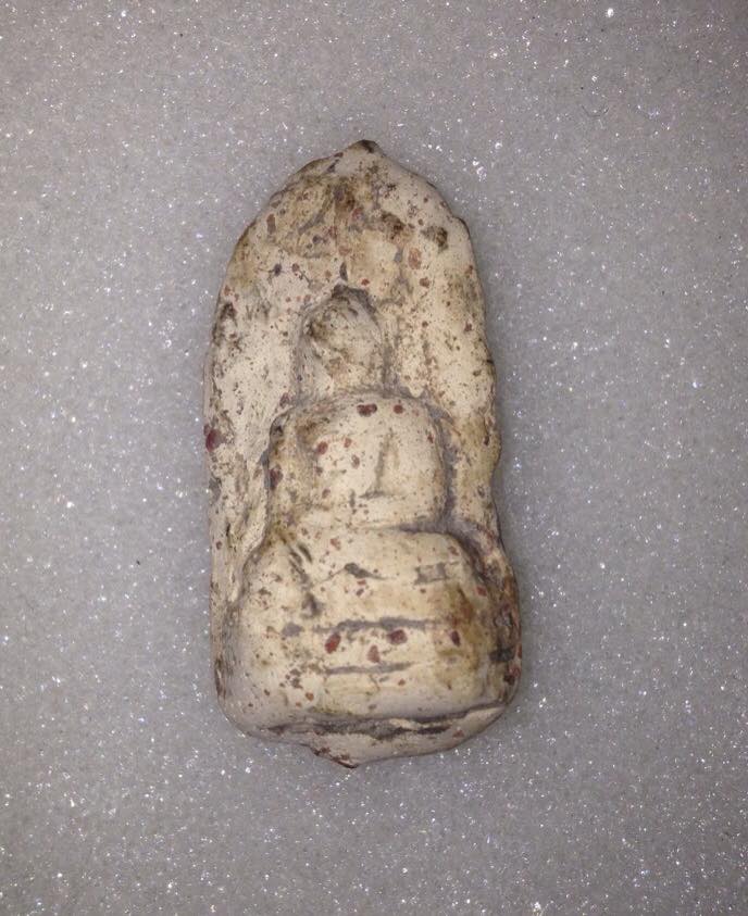 พระคง ขาว งดงาม ครับ